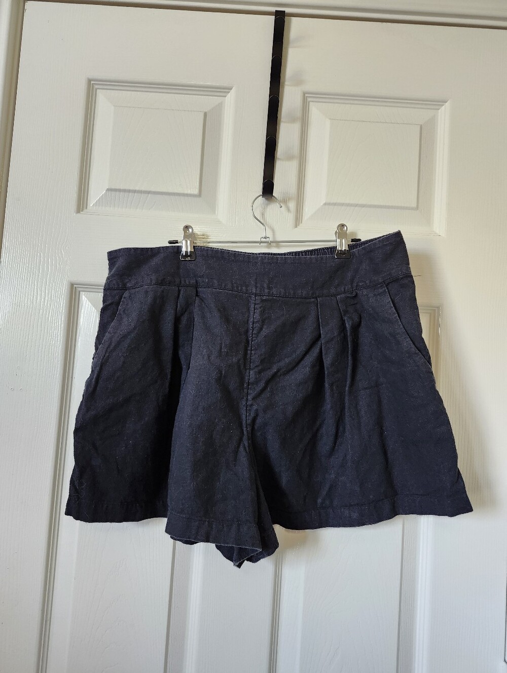 Abercrombie & Fitch Navy High-Waist Pleated Shorts